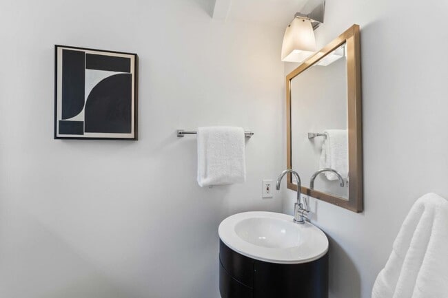 Building Photo - 705 Evergreen St