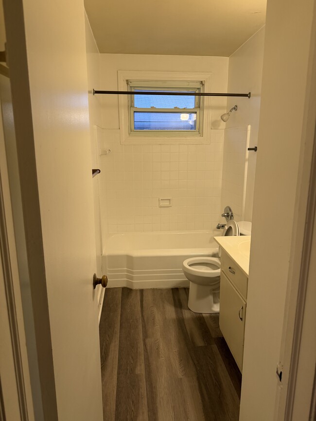 Building Photo - 705 Chandler Ave