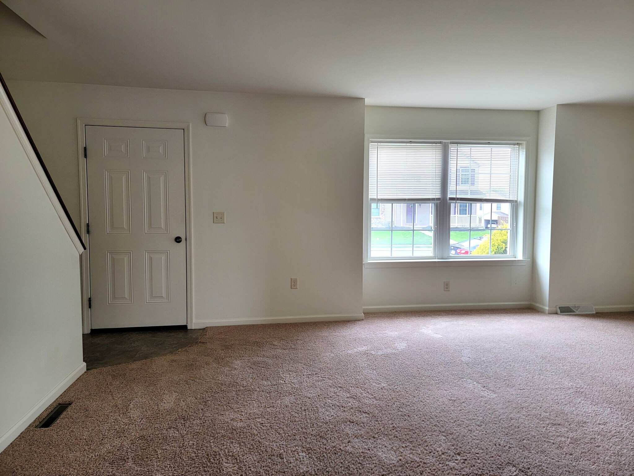 Building Photo - 227 Limestone Dr