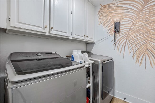 Building Photo - 5325 Cambridge Ct