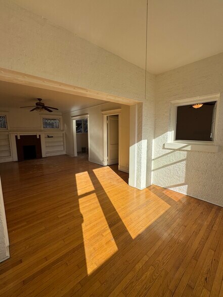 Building Photo - 3619 N Pine Grove Ave