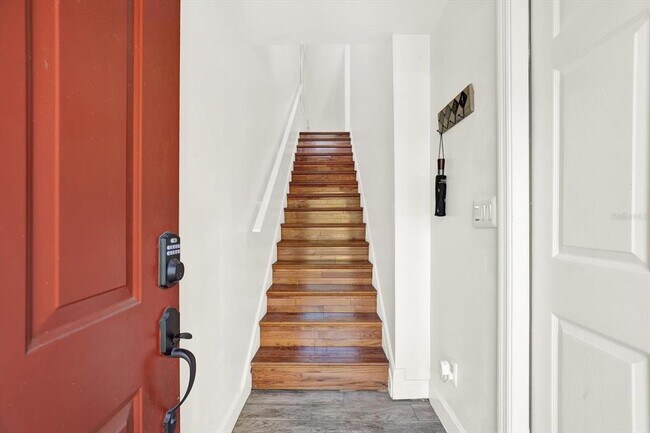 Building Photo - 3006 W Julia St