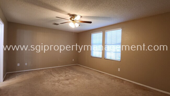 Building Photo - 2604 Bandera Pl
