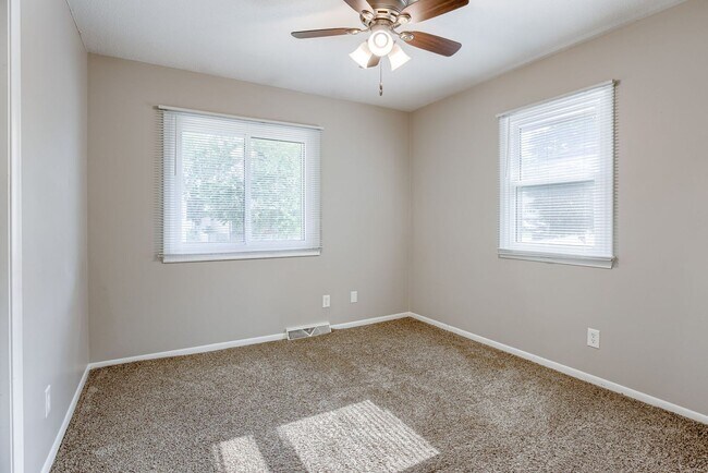 Building Photo - Spacious Split Entry with 2-Car Garage & Finished Basement!!