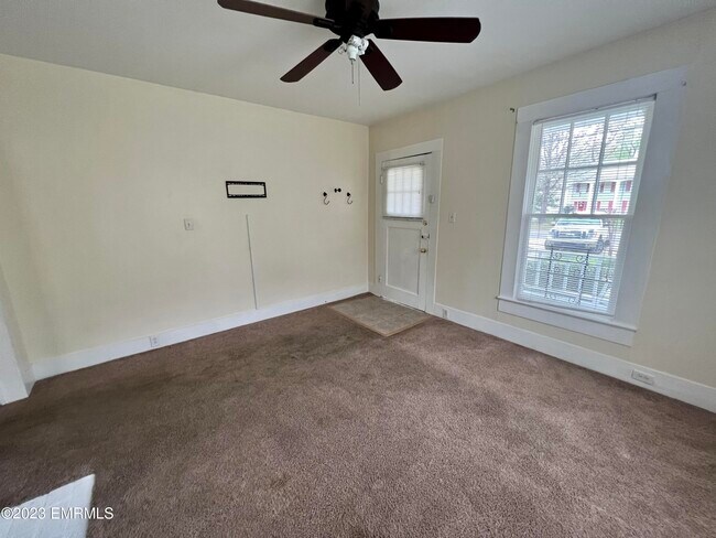 Building Photo - 3219 23rd Ave