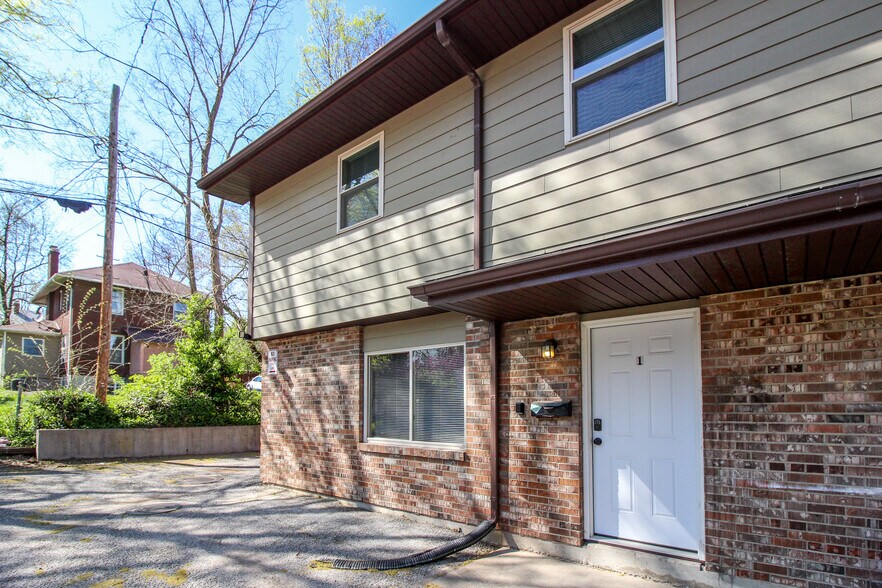 Outside entrance - 405 Mimosa Ct