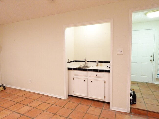 Building Photo - 6215 Pinole Forest Dr