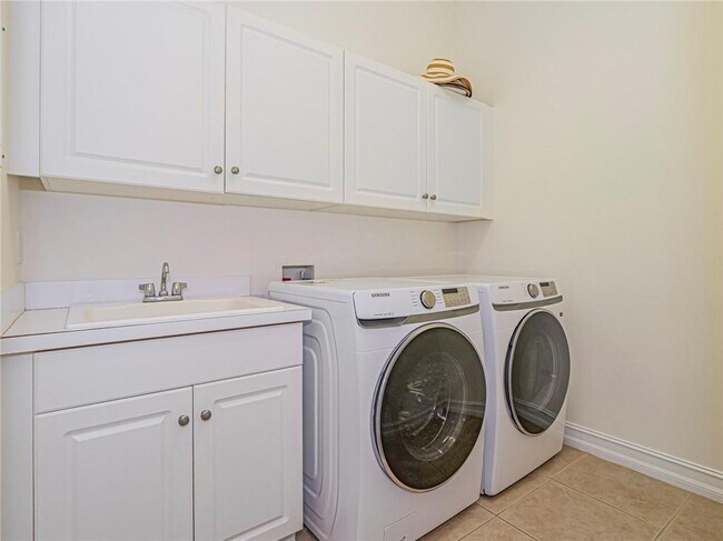 Building Photo - 1825 Bridgepointe Cir