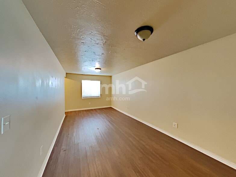 Building Photo - 6432 S High Bluff Dr