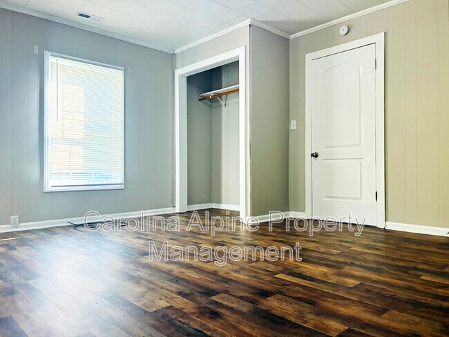 Building Photo - 110 Martin St