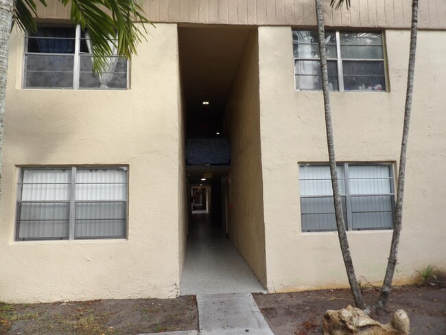 Building Photo - 201 Bonnie Blvd