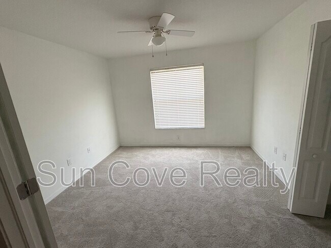 Building Photo - 2111 Roanoke Springs Dr