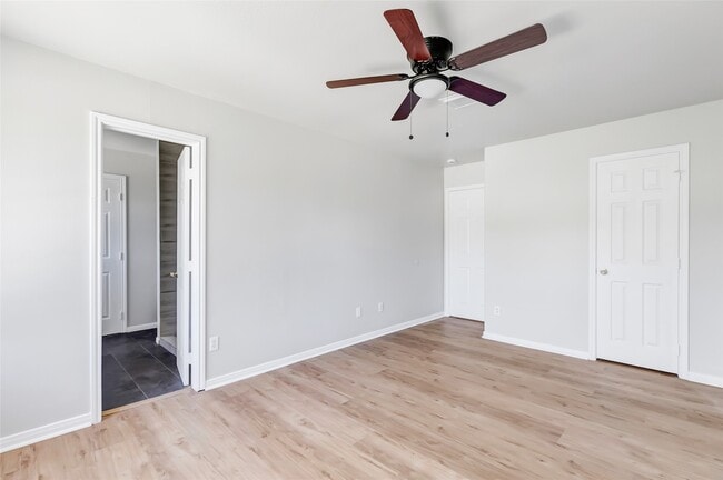 Building Photo - 10445 Wicklowe St