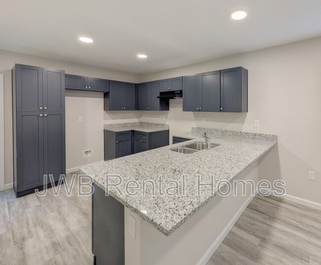 Building Photo - 833 Bridier St