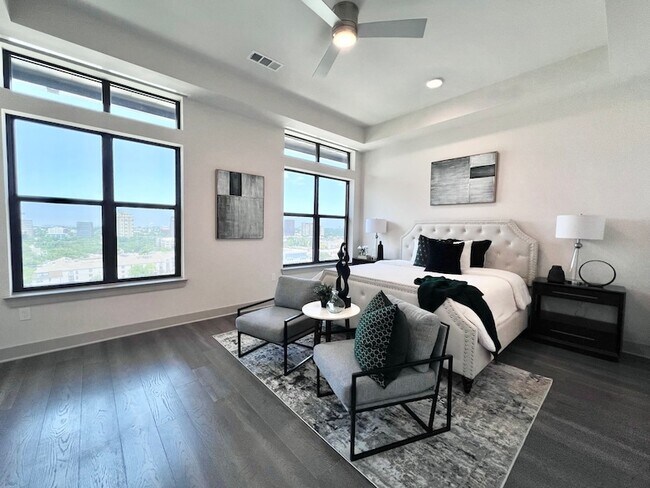 Building Photo - 3330 Oak Grove Ave