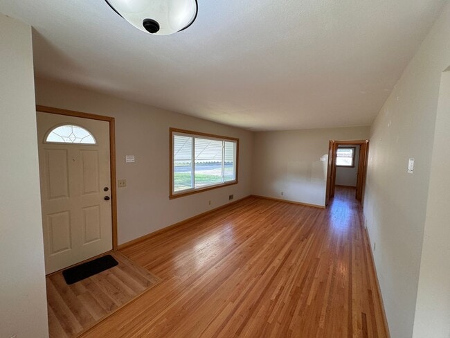 Building Photo - AVAILABLE NOW! Gorgeous, Newly Renovated 5...