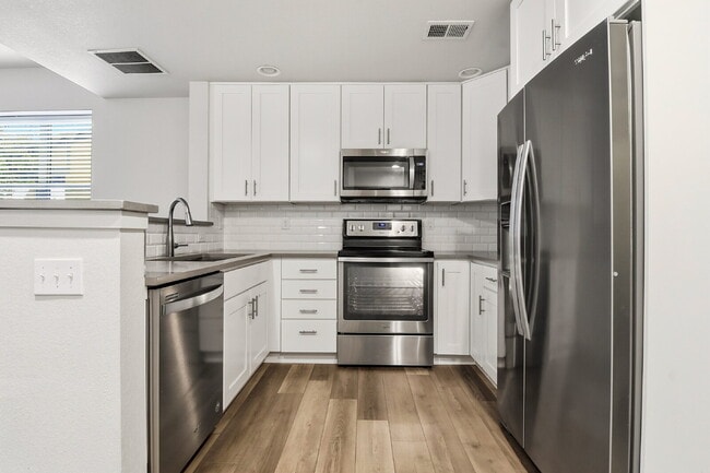 Building Photo - $2,645.95, 3 bed, 2.5 bath end unit located in Aurora with a washer and dryer.