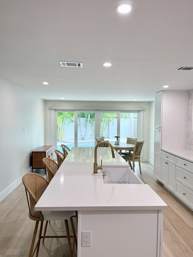 Building Photo - 156 N Boulevard of the Presidents