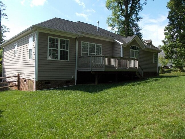 Building Photo - Beautiful Highland Creek Ranch home with 4...