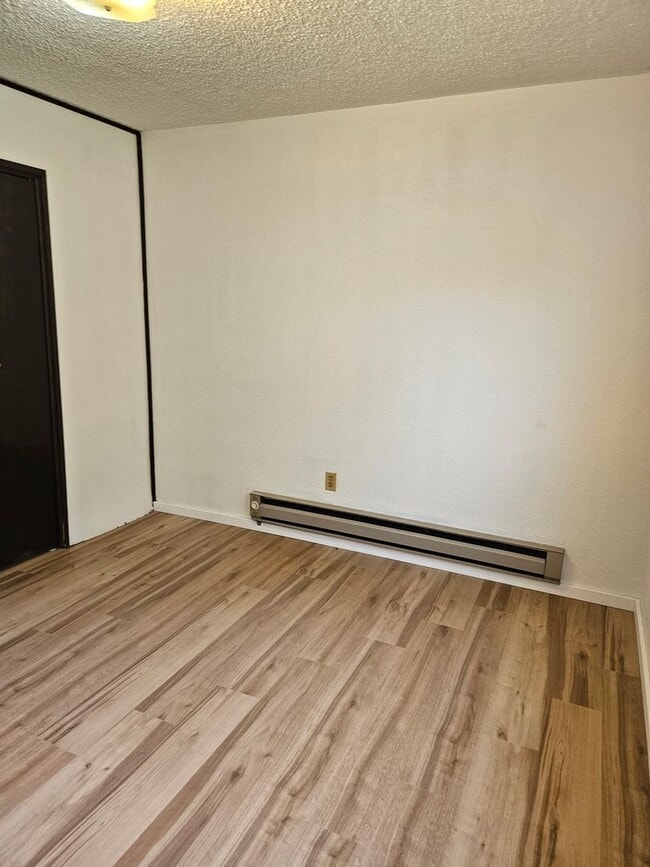 Building Photo - 2bd 1ba W/Fenced Yard