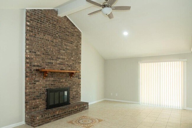 Building Photo - 127 Newcastle Cir