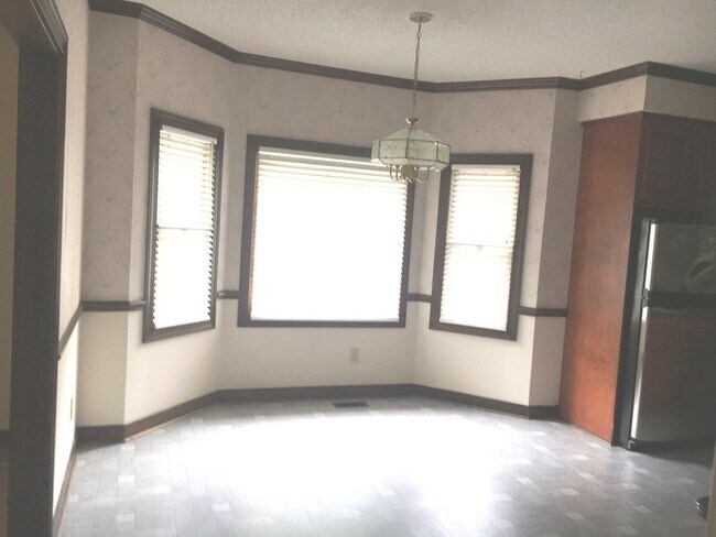 Building Photo - Hoggard school district, 6 Bedrooms, 2 Car...