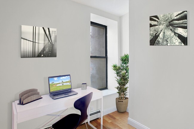 Building Photo - 125 W 106th St