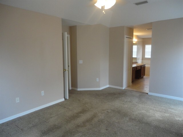 Building Photo - 15534 Lake Bella Vista Dr