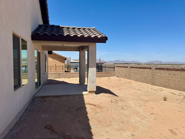 Building Photo - Enjoy the afternoon views in the 3 Bedroom...