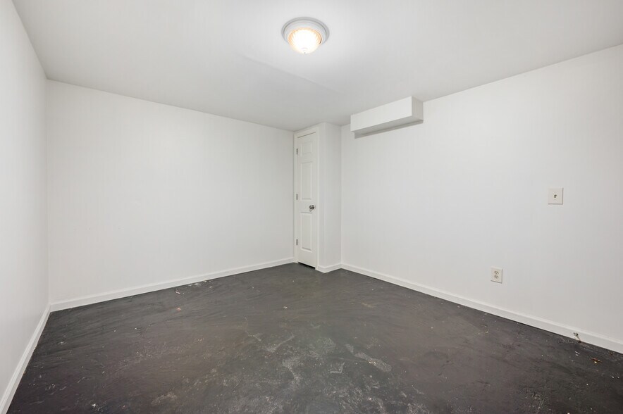Building Photo - 155 Saint Charles St
