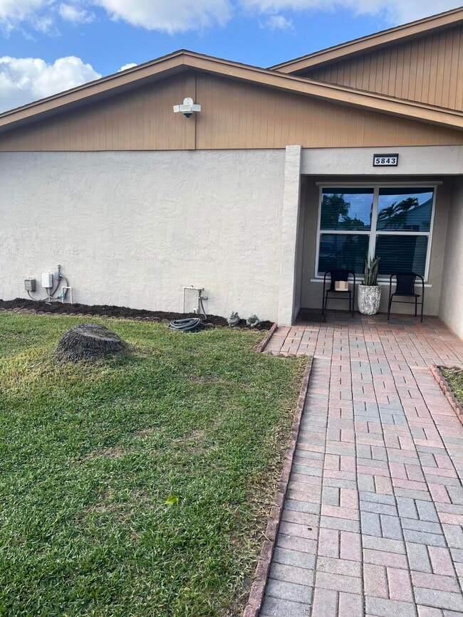 Building Photo - 5843 Albert Rd