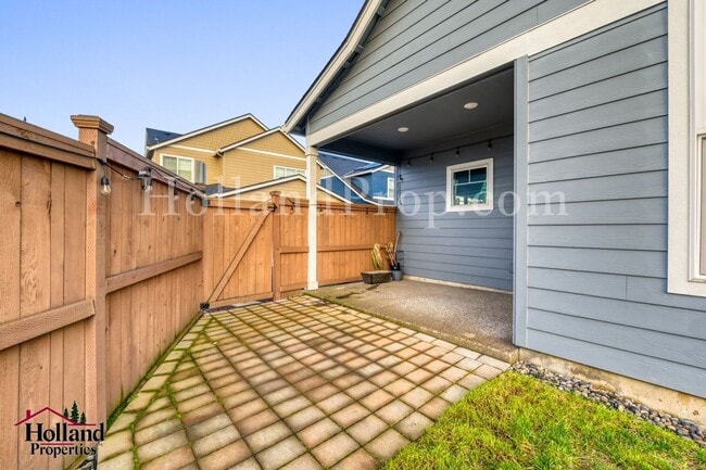 Building Photo - Beautiful Corner-Lot Home in South Hillsboro