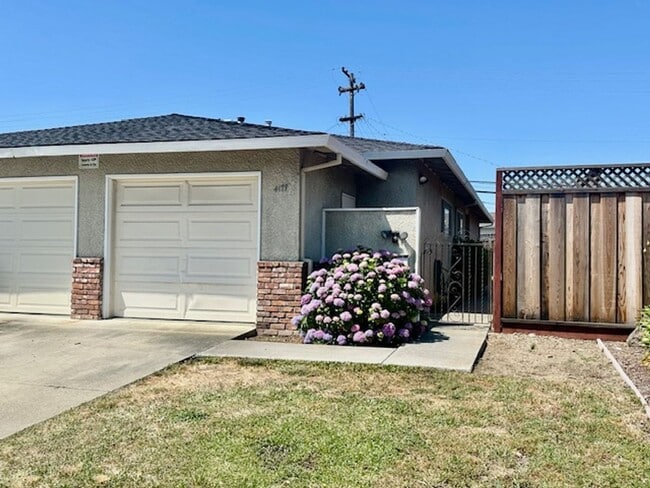 Primary Photo - Beautiful Move-In Ready Two Bedroom Two Ba...