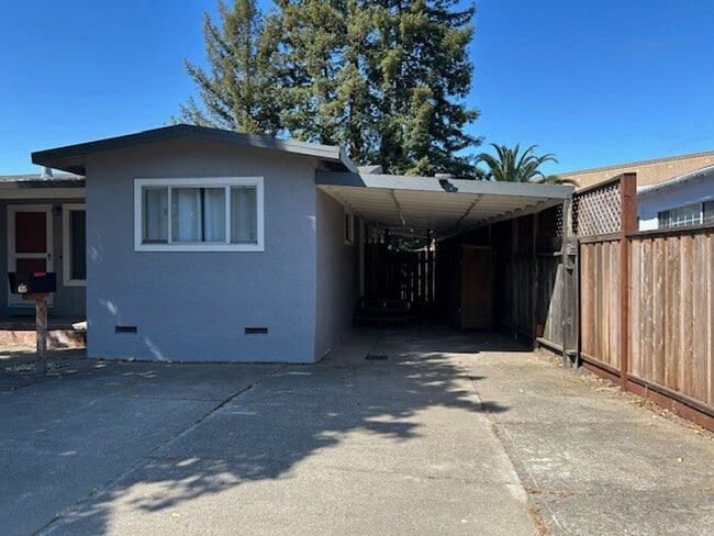 Building Photo - Charming 4 Bedroom, 2 Bath Home in Novato ...