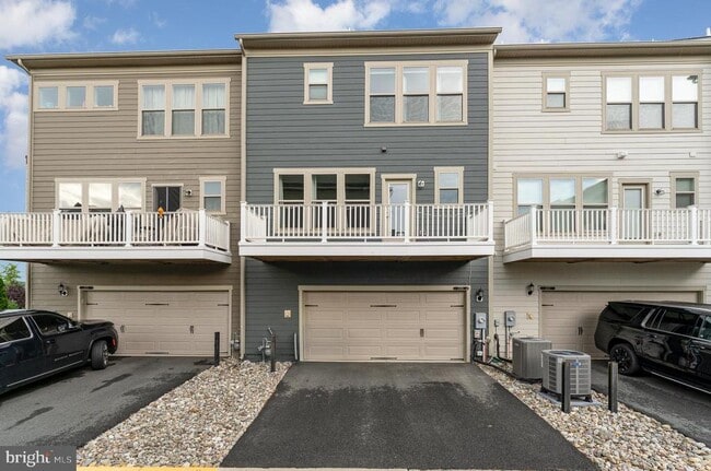 Building Photo - 1729 Cottonwood Grove Rd
