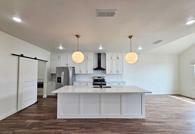 Building Photo - 301 Primrose Pt