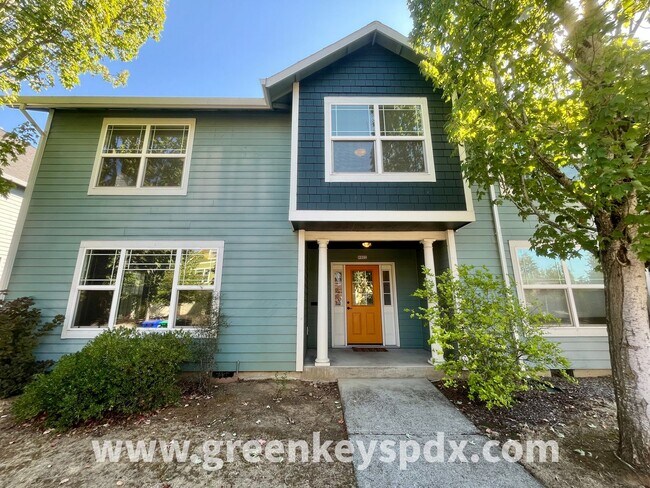 Building Photo - 3 Bedroom, 2.5 Bathroom Townhouse in N Por...