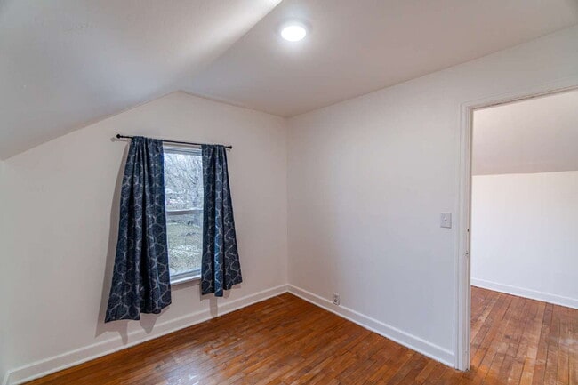 Building Photo - Updated 3-Bedroom Townhouse-Style Duplex with Modern Kitchen & Bath – Pets Welcome!