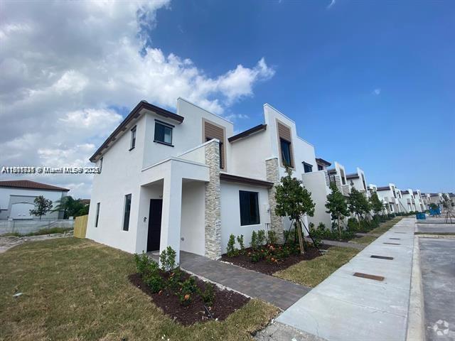Building Photo - 575 NE 208th Ter