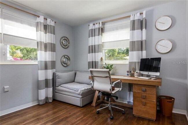 Building Photo - 1400 Locust St NE