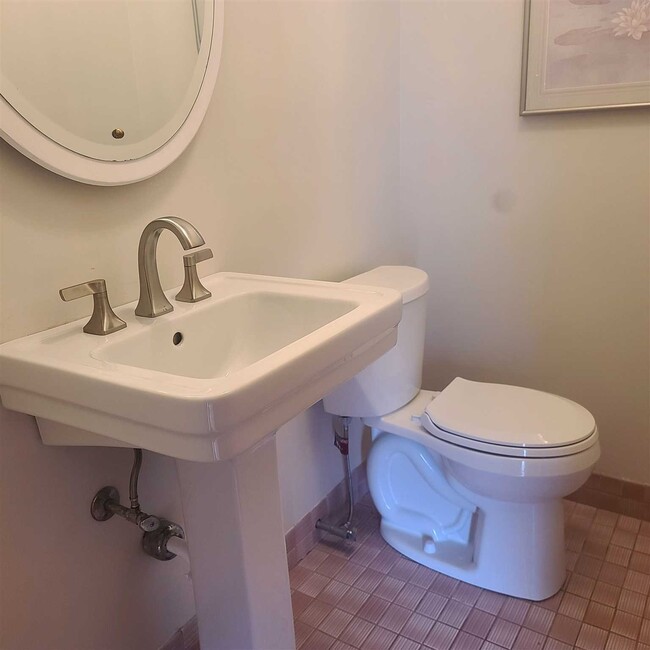 Building Photo - 165 Rokeby Rd