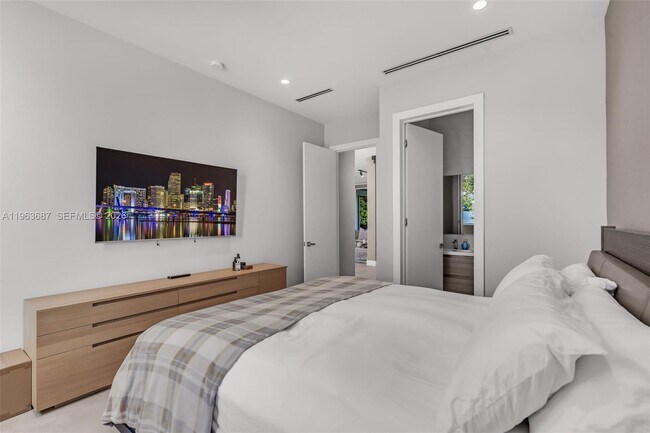 Building Photo - 285 W Mashta Dr