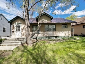 Building Photo - 414 W 11th- 4 bedroom house with a garage