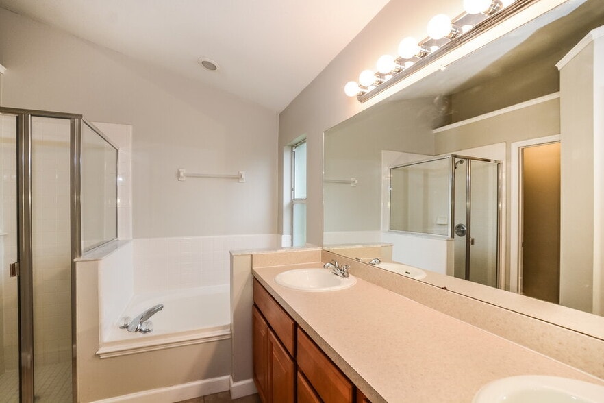 Building Photo - 887 Brightview Dr