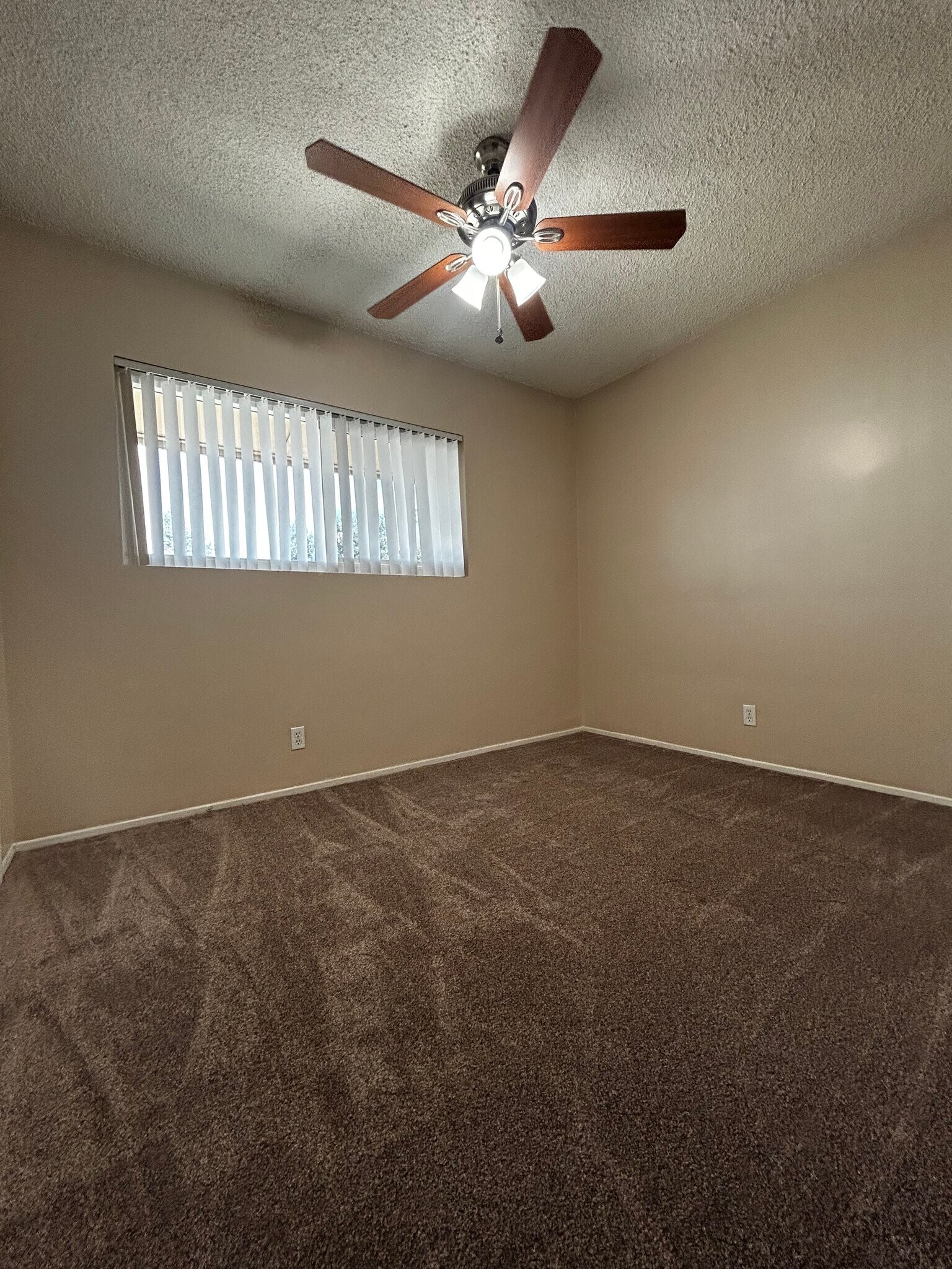 Building Photo - 882 N Los Robles Ave