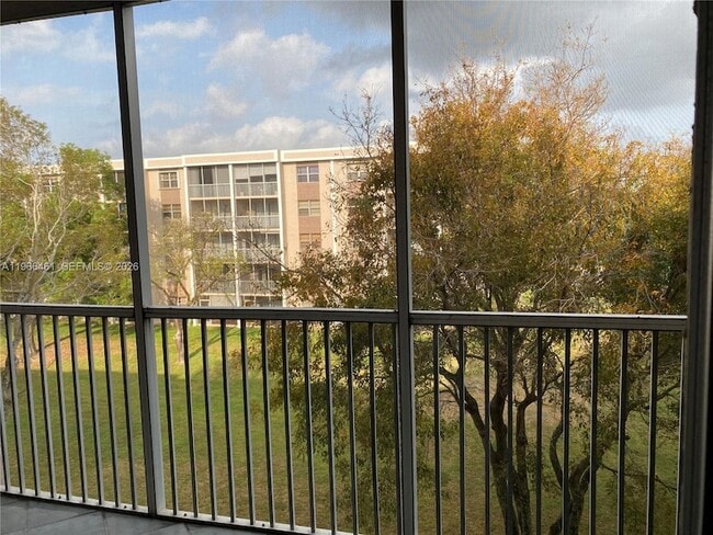 Building Photo - 1075 Riverside Dr