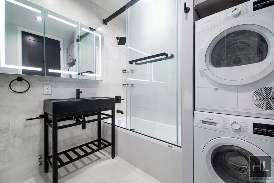 Building Photo - STANTON ST.