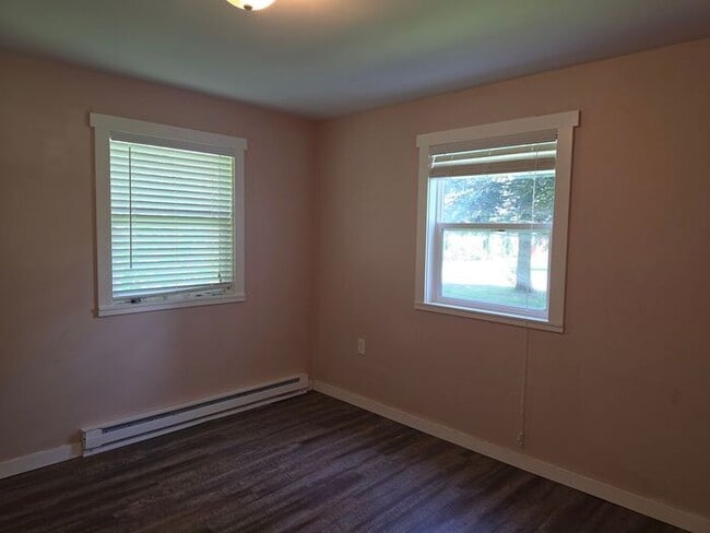 Building Photo - 3 bedroom home Eau Claire