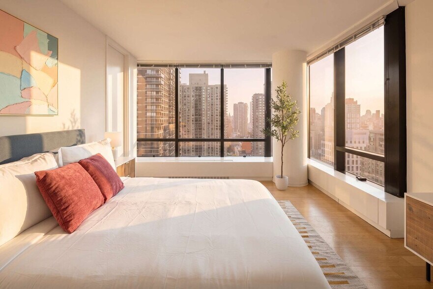 Building Photo - 525 E 72nd St