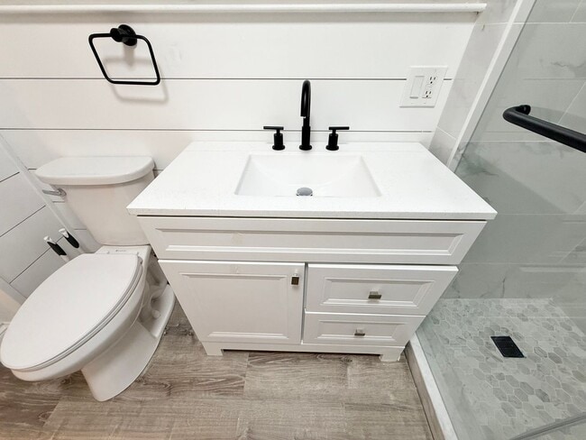 Building Photo - 18 Salina Rd